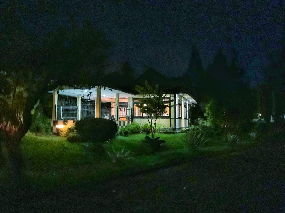 Designer Villa Osaka Puncak Eksteriør billede